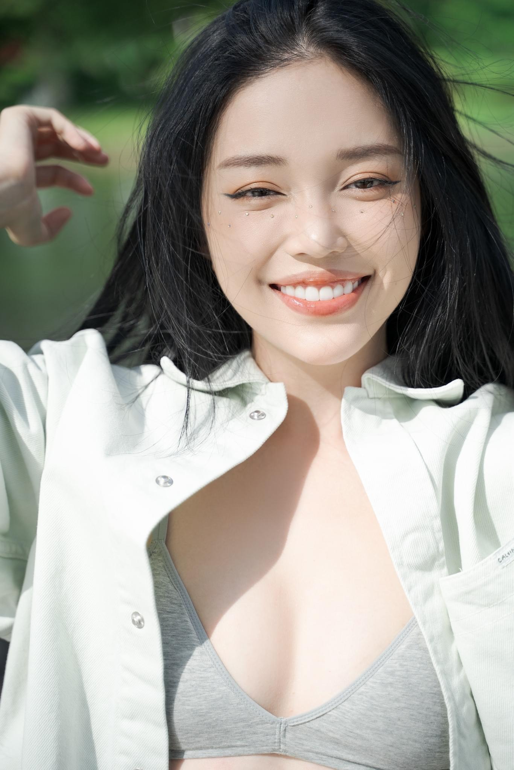 Ra clip cực bạo, Linh Ngọc Đàm hút 1,1 triệu lượt xem- Ảnh 1. Ra clip cực bạo, Linh Ngọc Đàm hút 1,1 triệu lượt xem- Ảnh 1.