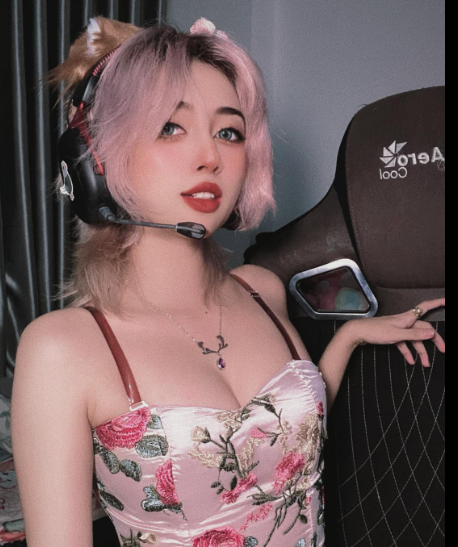 Hết cứu! Nữ trọng tài gợi cảm nhất làng game Hết cứu! Nữ trọng tài gợi cảm nhất làng game