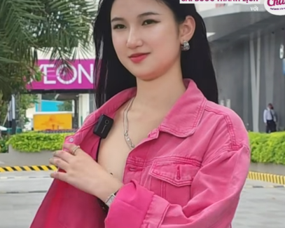 Nàng Mơ đơ mặt vì chiếc áo Nàng Mơ đơ mặt vì chiếc áo