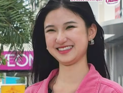 Nàng Mơ đơ mặt vì chiếc áo Nàng Mơ đơ mặt vì chiếc áo