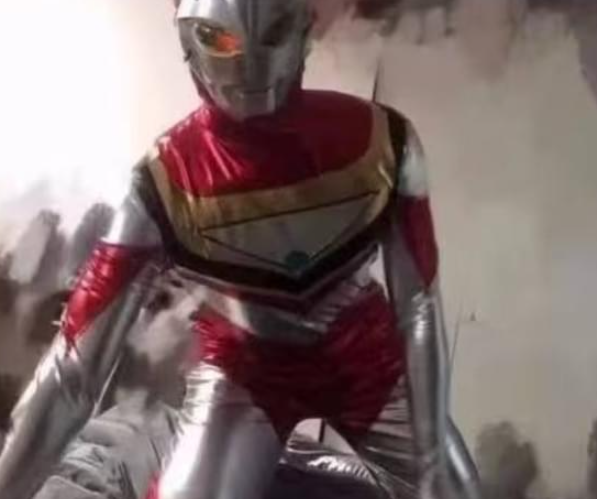 Yêu fan nam Ultraman, cô gái hoang mang chia sẻ tình huống khó đỡ- Ảnh 2.