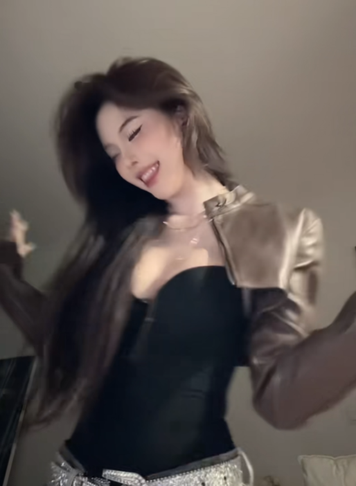 Hà Môi, Bảo Khuyên đua nhau với trend 