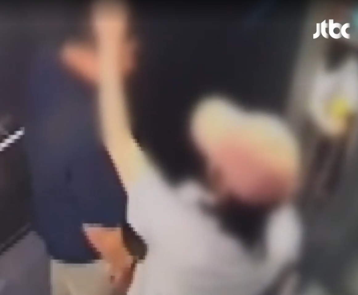 Căng thẳng trong thang máy, cô gái Căng thẳng trong thang máy, cô gái