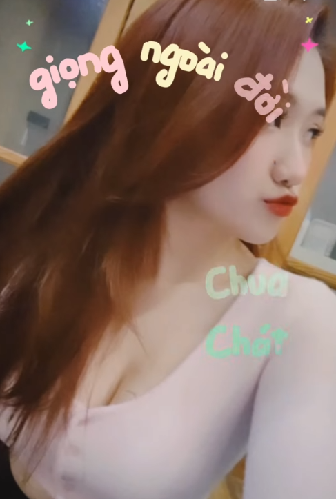 Không chỉ rạng rỡ trên sóng truyền hình, nhan sắc đời thường của nữ MC còn gây Không chỉ rạng rỡ trên sóng truyền hình, nhan sắc đời thường của nữ MC còn gây