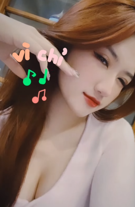 Không chỉ rạng rỡ trên sóng truyền hình, nhan sắc đời thường của nữ MC còn gây Không chỉ rạng rỡ trên sóng truyền hình, nhan sắc đời thường của nữ MC còn gây