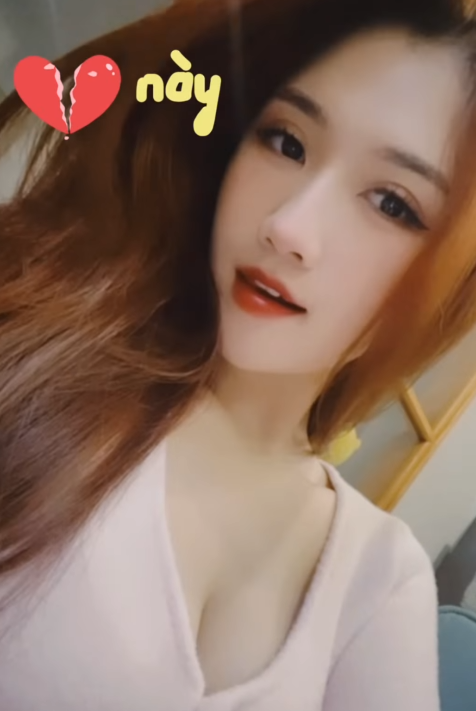 Không chỉ rạng rỡ trên sóng truyền hình, nhan sắc đời thường của nữ MC còn gây Không chỉ rạng rỡ trên sóng truyền hình, nhan sắc đời thường của nữ MC còn gây