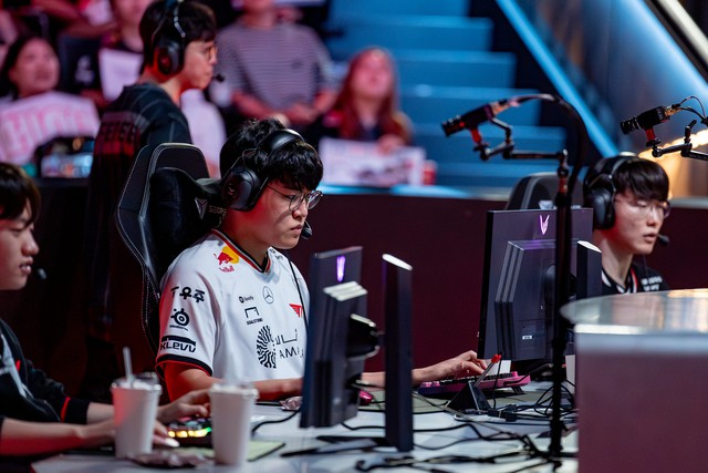 Sao T1 hé lộ sự thật sau khi để HLE có toàn cấm chọn Sao T1 hé lộ sự thật sau khi để HLE có toàn cấm chọn