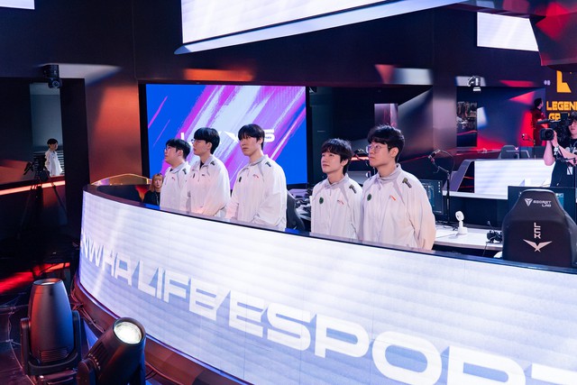 Cả fan và tuyển thủ T1 đều đang bắt đầu nghĩ đến mục tiêu 