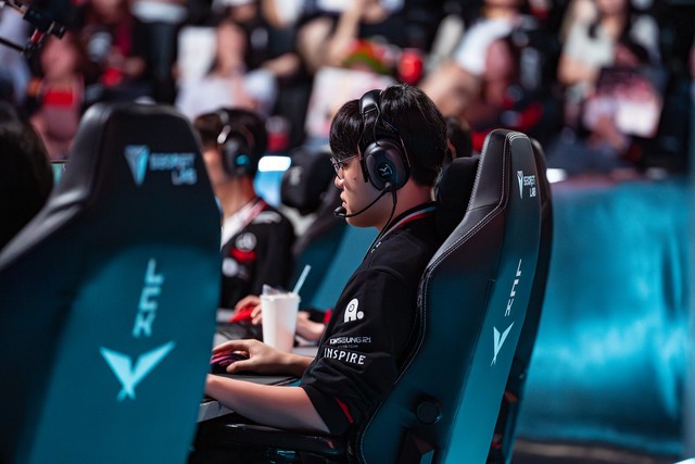 Đại thắng KT nhưng T1 lại là top team hiếm hoi trong toàn cõi LMHT vẫn Đại thắng KT nhưng T1 lại là top team hiếm hoi trong toàn cõi LMHT vẫn