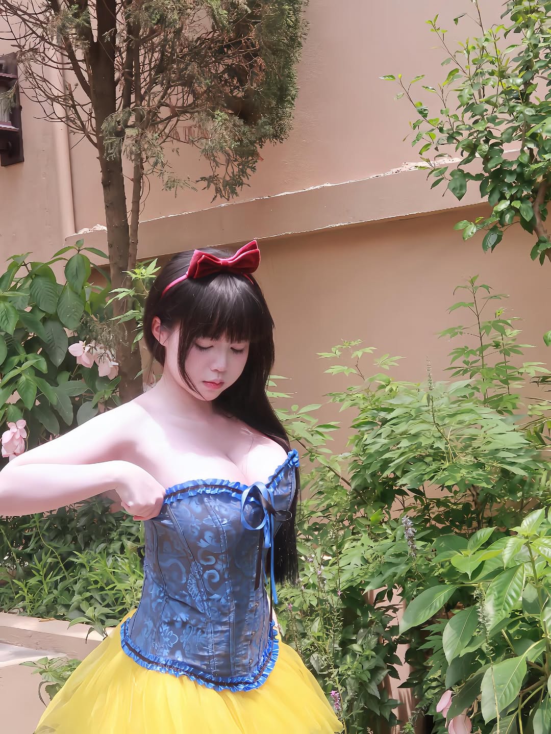 Cosplay Bạch Tuyết, hot girl Instagram gây Cosplay Bạch Tuyết, hot girl Instagram gây