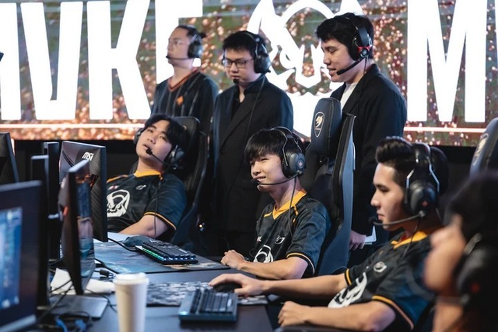 VCS Đứng Trước Ngã Ba Đường: Khi Lợi Thế 