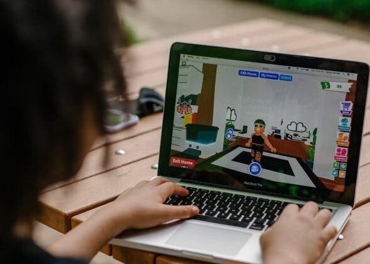 Roblox sẽ yêu cầu xác minh độ tuổi để sử dụng tính năng giao tiếp trước cuối năm 2025