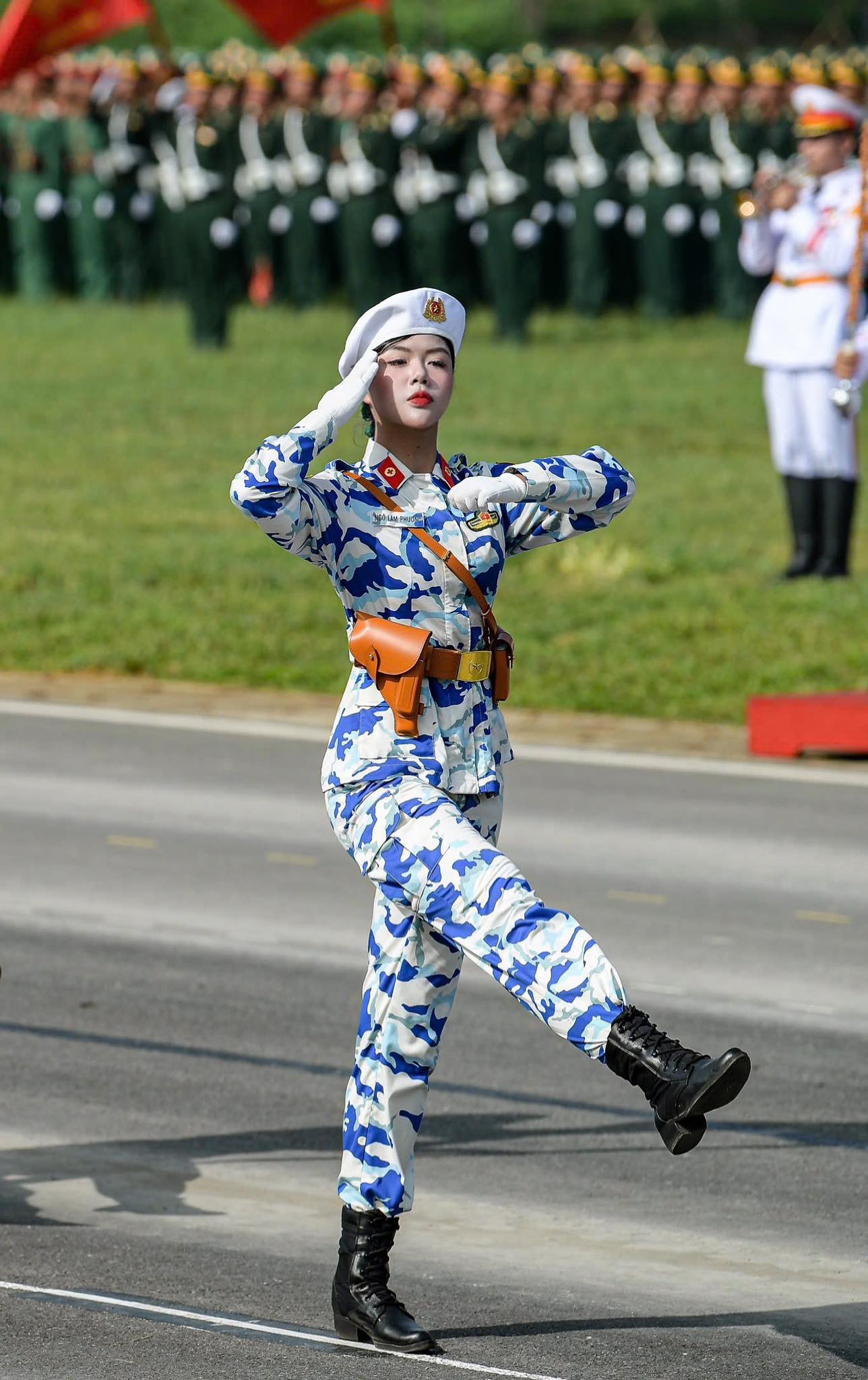 Cô gái Quân y hướng nội vẫn khiến CĐM khó lòng làm ngơ, thần thái cực cuốn hút!- Ảnh 1. Cô gái Quân y hướng nội vẫn khiến CĐM khó lòng làm ngơ, thần thái cực cuốn hút!- Ảnh 1.