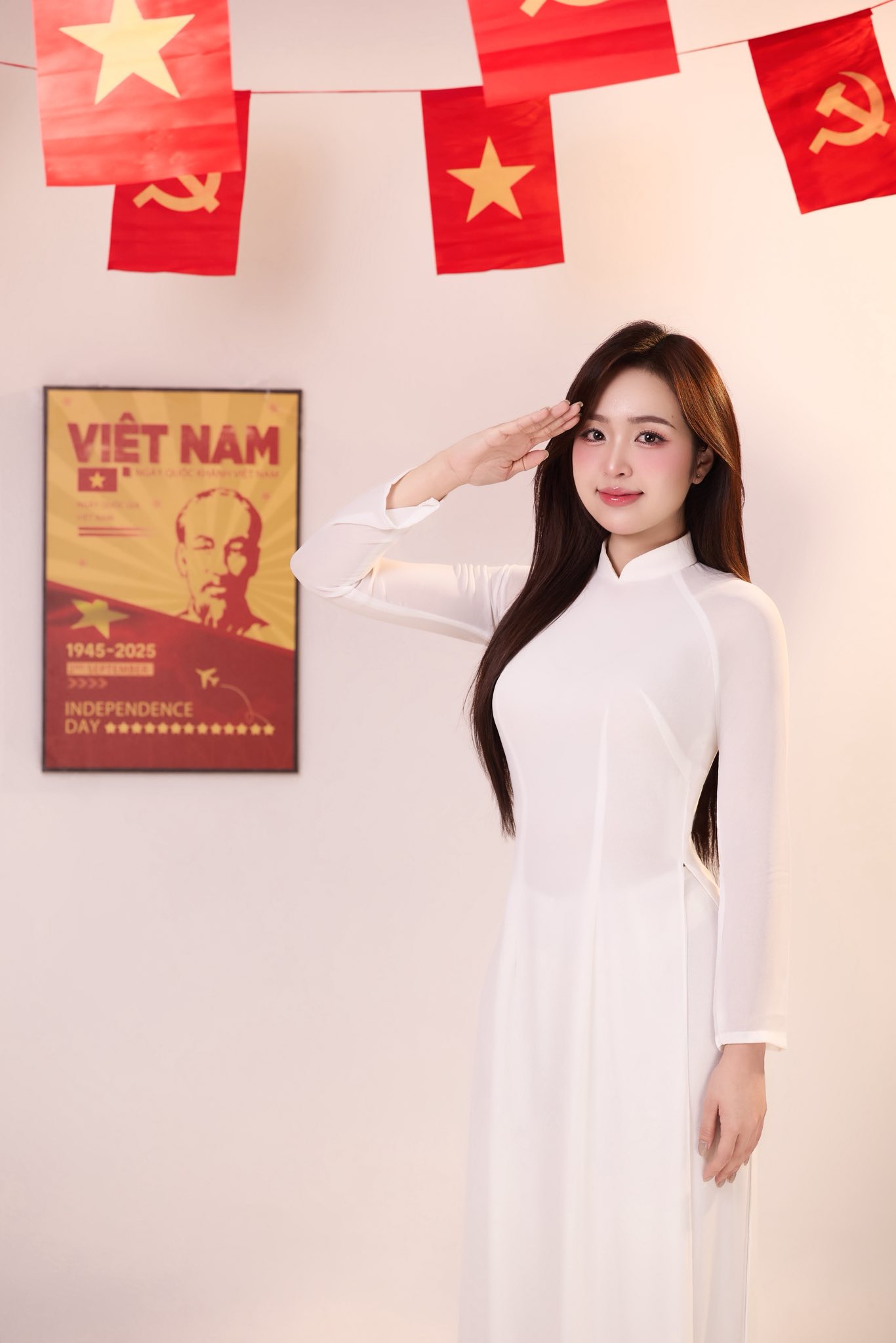 Lê Phương Anh gây bất ngờ: Diện áo dài, khoe nhan sắc đằm thắm- Ảnh 7.