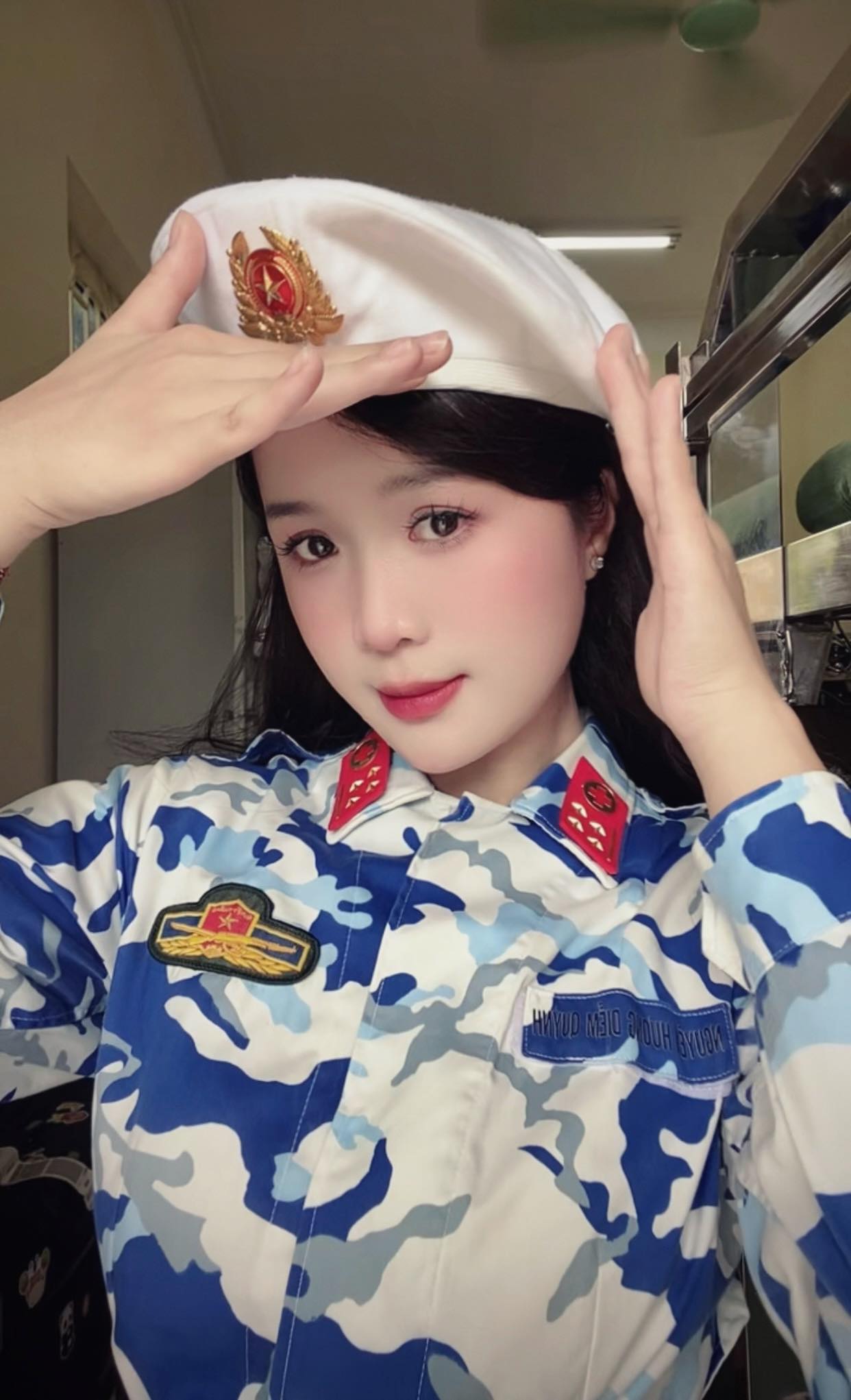 Cô gái Quân y hướng nội vẫn khiến CĐM khó lòng làm ngơ, thần thái cực cuốn hút!- Ảnh 2. Cô gái Quân y hướng nội vẫn khiến CĐM khó lòng làm ngơ, thần thái cực cuốn hút!- Ảnh 2.