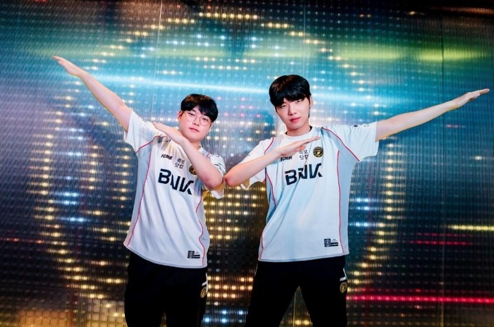 BNK FearX Gây Địa Chấn, Đánh Bại Dplus KIA Trong Trận Đấu Kịch Tính Tại Vòng Khởi Động LCK 2025 BNK FearX Gây Địa Chấn, Đánh Bại Dplus KIA Trong Trận Đấu Kịch Tính Tại Vòng Khởi Động LCK 2025