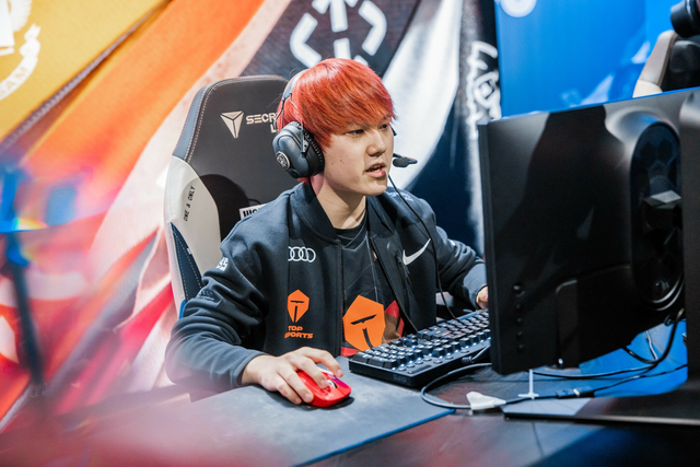 Cựu vương CKTG lộ một loạt bệnh nặng, khả năng giải nghệ cực cao- Ảnh 3. Cựu vương CKTG lộ một loạt bệnh nặng, khả năng giải nghệ cực cao- Ảnh 3.