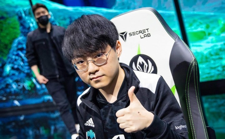 ShowMaker mới là đối thủ khiến Faker