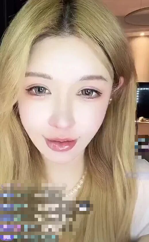 Nữ streamer nổi tiếng vạch trần màn 