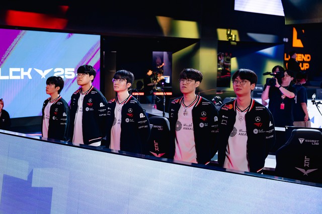 LCK công bố loạt bình chọn của mùa giải càng làm nổi bật màn LCK công bố loạt bình chọn của mùa giải càng làm nổi bật màn