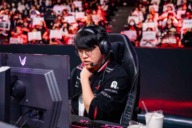 LCK công bố loạt bình chọn của mùa giải càng làm nổi bật màn LCK công bố loạt bình chọn của mùa giải càng làm nổi bật màn