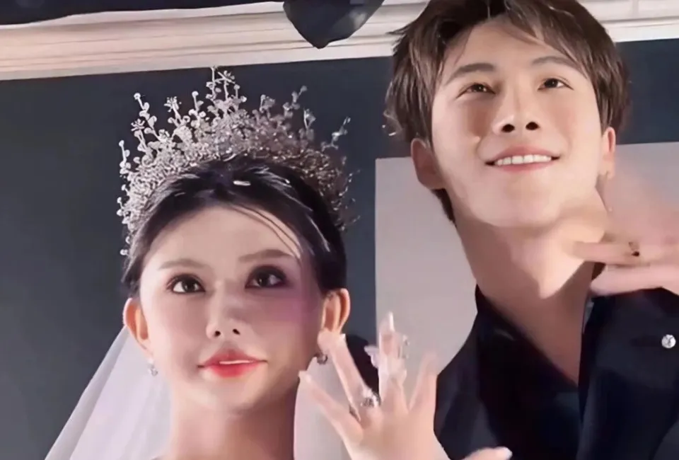 photo-1756829022813 photo-1756829022813