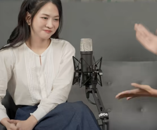 Khoe clip thử dẫn thời sự, Lê Bống bị dân tình Khoe clip thử dẫn thời sự, Lê Bống bị dân tình